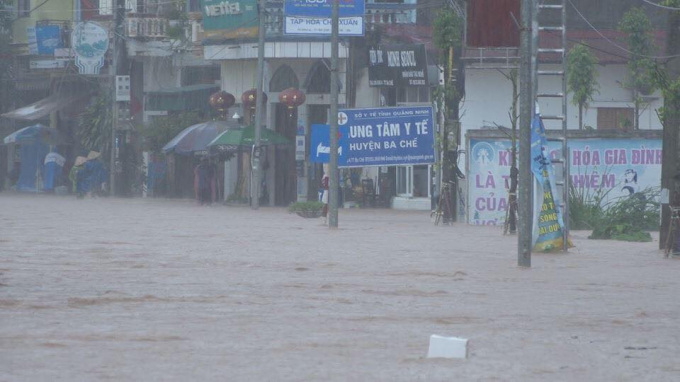 Nhiều khu vực tr&ecirc;n địa b&agrave;n huyện Ba Chẽ bị ngập s&acirc;u trong nước.