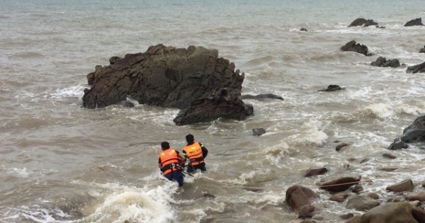 Nhóm du khách Hà Nội gặp nạn khi tắm biển, 2 người chết và mất tích