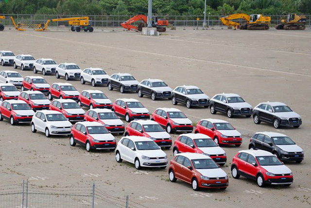 Th&ecirc;m xe Toyota nhập khẩu v&agrave;o Việt Nam, xe từ Th&aacute;i Lan &aacute;p đảo