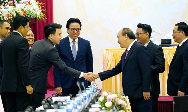 Thủ tướng Ch&iacute;nh phủ Nguyễn Xu&acirc;n Ph&uacute;c gặp gỡ đại biểu tham dự Hội nghị Th&uacute;c đẩy Cơ chế một cửa Quốc gia, Cơ chế một cửa ASEAN v&agrave; tạo thuận lợi thương mại.