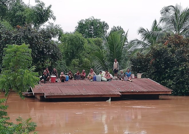 Cảnh ngập lụt sau khi đập thủy điện tại tỉnh Attapeu, L&agrave;o bị vỡ. (Nguồn: EPA/TTXVN)