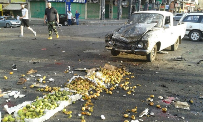 Hiện trường xảy ra vụ đ&aacute;nh bom tại một khu chợ ở th&agrave;nh phố Sweida - Ảnh: Reuters