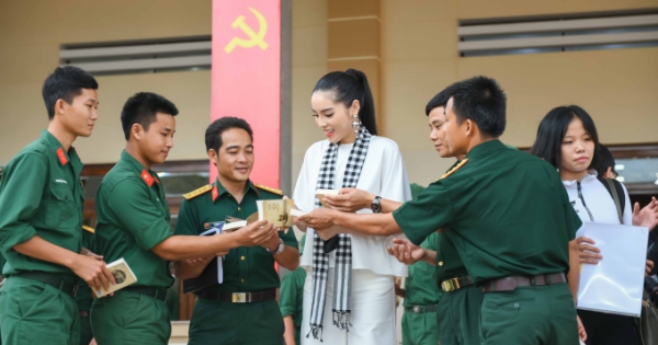 5 mỹ nhân Việt xinh đẹp nổi bật trong vòng vây các chiến sĩ Tây Ninh