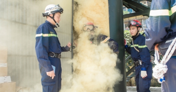 Mục sở thị huấn luyện kỹ năng chịu đựng khắc nghiệt của người lính cứu hỏa