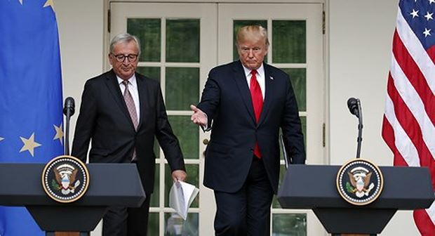 Tổng thống Mỹ Donald Trump v&agrave; Chủ tịch Ủy ban Ch&acirc;u &Acirc;u Jean-Claude Juncker