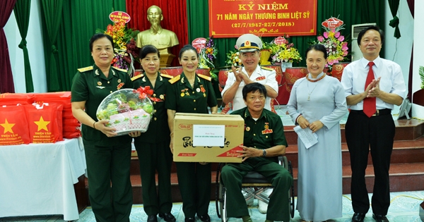 Đoàn Phật tử chùa Quán Sứ thăm và tặng quà tại Trung tâm Điều dưỡng Thương binh Hà Nam
