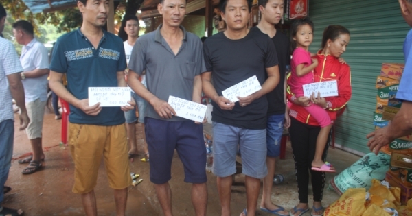 Hỗ trợ người Việt trong vùng ảnh hưởng của lũ tại Lào