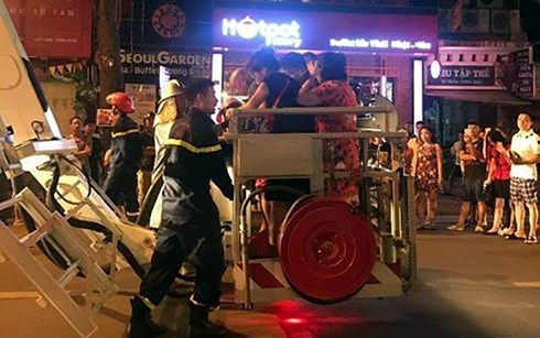 Hà Nội: Bà hỏa ghé thăm lúc nửa đêm 5 người được cứu sống trong sợ hãi