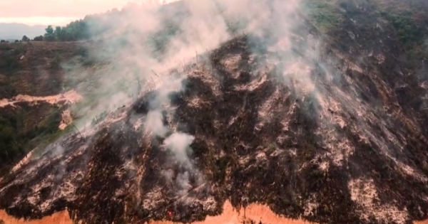 Bão lửa đi qua và những gì còn lại trên núi Hồng Lĩnh nhìn từ flycam