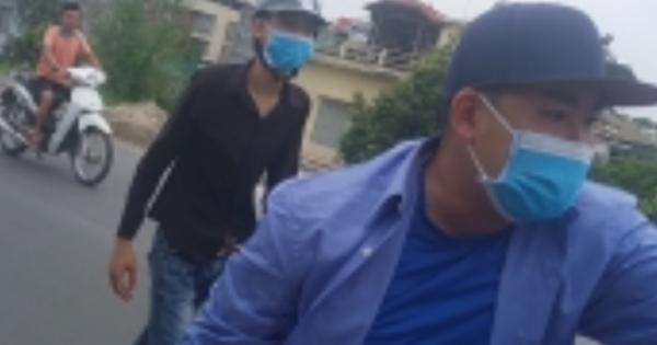 Hà Nội: Vừa ra khỏi trụ sở UBND phường, nhóm phóng viên bất ngờ bị chặn đánh tới tấp