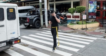 Philipines: Baguio cấm sử dụng thiết bị điện tử khi đi bộ trên phố
