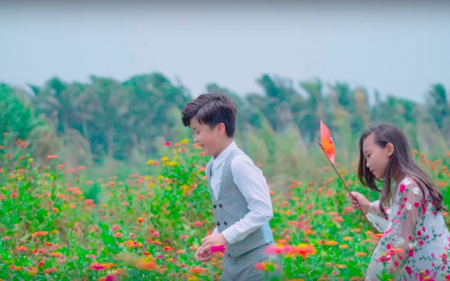 Sơn Tùng MTP bị hot boy nhí chê “hát nghe không rõ” trong MV cover mới