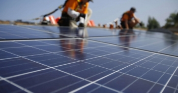 Slide - Điểm tin thị trường: Việt Nam hướng đến mục tiêu có 100.000 hệ thống Điện mặt trời mái nhà vào năm 2025