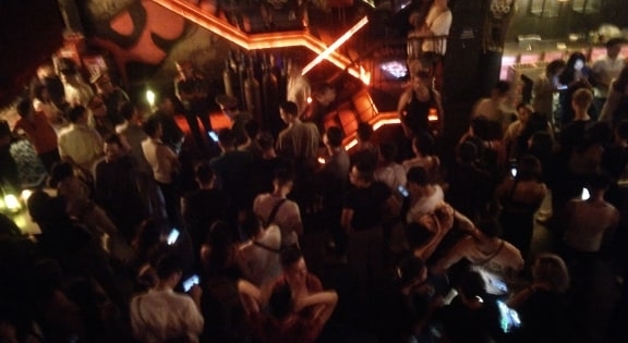 Hà Nội: Đột kích hơn 30 quán bar trong đêm, thu giữ nhiều "loại đồ" nhạy cảm