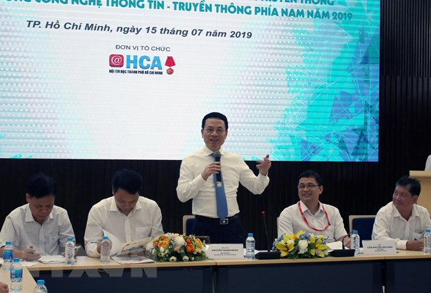 Bộ trưởng Nguyễn Mạnh Hùng tại buổi gặp gỡ giới công nghệ thông tin - truyền thông phía Nam hôm 15/7 - Ảnh: Hải Đăng
