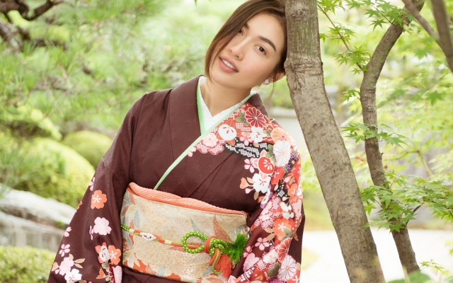 Á hậu Lệ Hằng diện kimono dạo phố cổ Tokyo