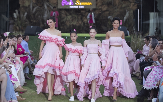 Thanh Hằng, H’Hen Niê, Lệ Hằng diễn vedette tại Pink Summer Fashion Kids