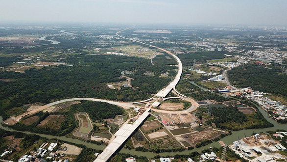 Dự án cao tốc Trung Lương  - Mỹ Thuận đã giải phóng mặt bằng và bàn giao được 50,68 km trong tổng chiều dài tuyến đường hơn 51 km, đạt trên 98,84%.