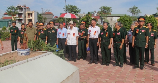 Hội CCB Đại đội 4 Khe Sanh họp mặt, viếng mộ cố Tổng Bí thư Đỗ Mười