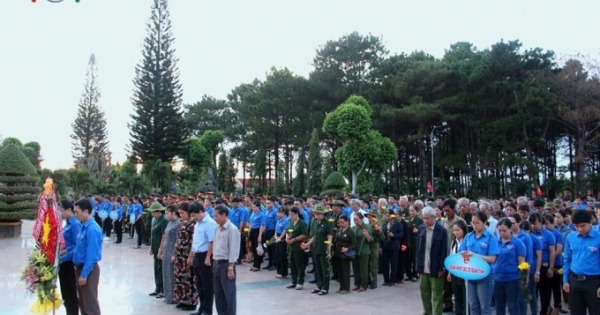 Hàng ngàn ngọn nến thắp sáng tri ân các anh hùng liệt sỹ tại Đắk Lắk