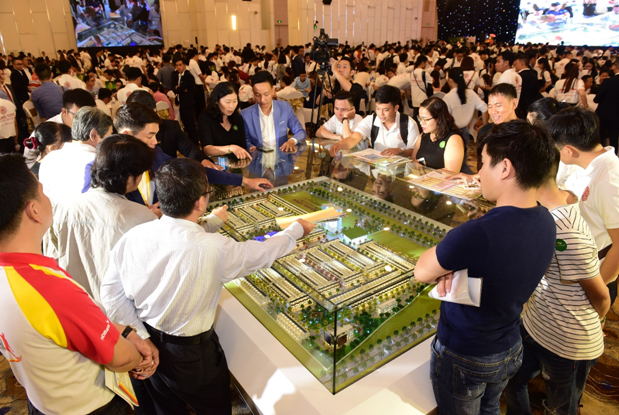 Hơn 1.000 khách hàng tham quan, tìm hiểu dự án Young Town Tây Bắc Sài Gòn.