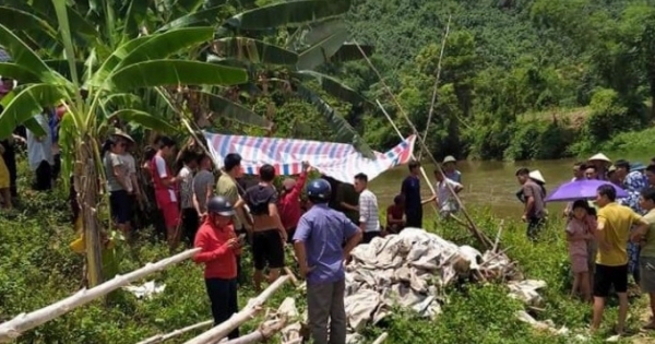 Yên Bái: 3 nữ sinh chết đuối trong lúc đi mò ốc