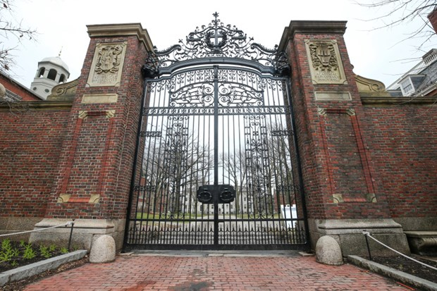 Đại học Harvard đã kiện chính quyền Trump về quyết định không cấp thị thực cho sinh viên nước ngoài. (Ảnh: Boston Herald)