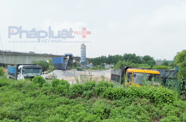 UBND huyện Gia Lâm yêu cầu tháo dỡ, di dời trạm trộn bê tông sai phép của Công ty Trọng Phụng