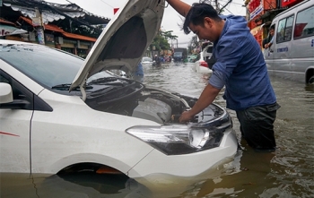 Xe ô tô bị ngập nước, nên xử lý như nào?