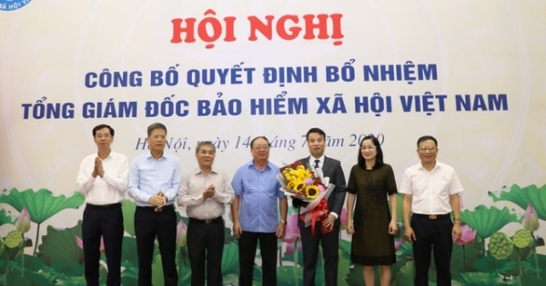 Trao quyết định bổ nhiệm Tổng Giám đốc BHXH Việt Nam đối với ông Nguyễn Thế Mạnh