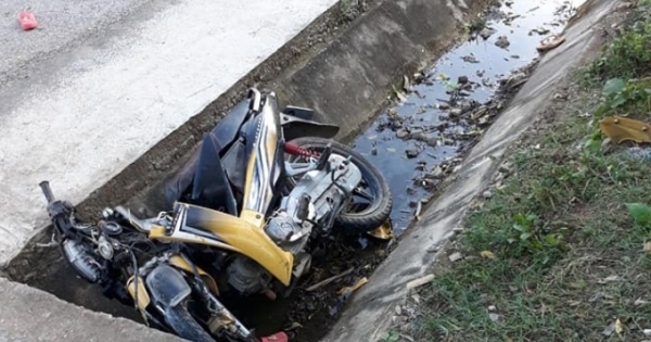 Nghệ An: Hai người tử vong do lao xe máy xuống mương