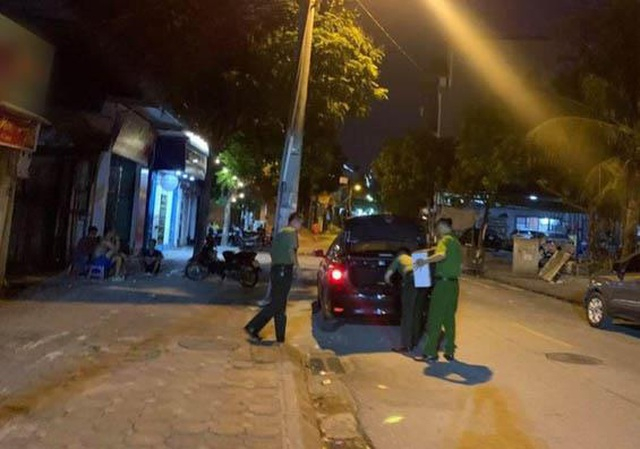 Tối 13/7, lực lượng An ninh điều tra khám xét nhà riêng ông Nguyễn Anh Ngọc ở quận Long Biên (Hà Nội).