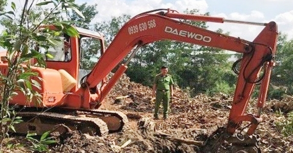 Bắt quả tang công ty nước ngoài chôn hơn 3 tấn rác thải nguy hại ở Đồng Nai