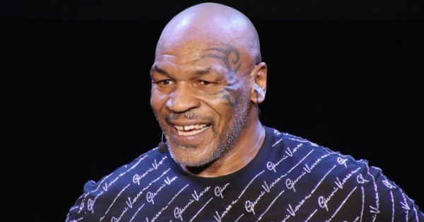 Ở tuổi 18, Mike Tyson đã thể hiện "sự khát máu" đáng sợ như thế nào?