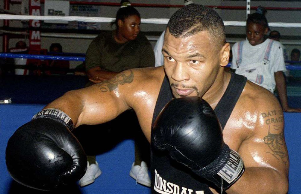 Ở tuổi 18, Mike Tyson đã thể hiện &amp;quot;sự khát máu&amp;quot; đáng sợ khi hạ gục đối thủ - Ảnh 2.