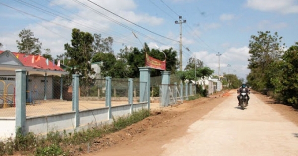 Người dân nghèo hiến 26.000 m2 đất làm đường nông thôn mới