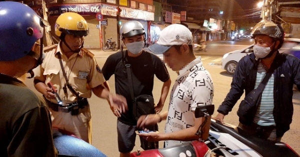 TP HCM: Theo chân cảnh sát trấn áp tội phạm đường phố trong đêm