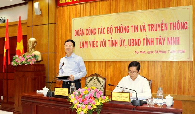 Bộ trưởng Bộ TT&amp;amp;TT Nguyễn Mạnh Hùng phát biểu tại buổi làm việc. (Ảnh: Thành Hưng)