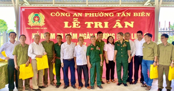 TP Biên Hoà: Công an phường Tân Biên tri ân, tặng quà gia đình chính sách