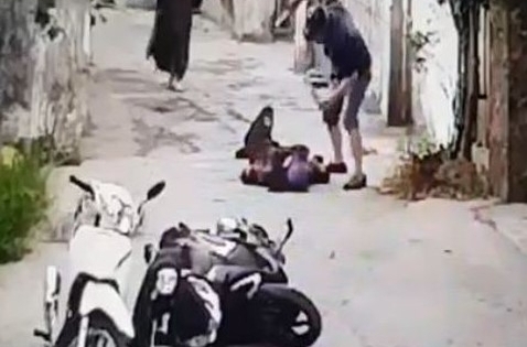 Nghệ An: Một người phụ nữ bị đâm chết ngay tại cổng chợ