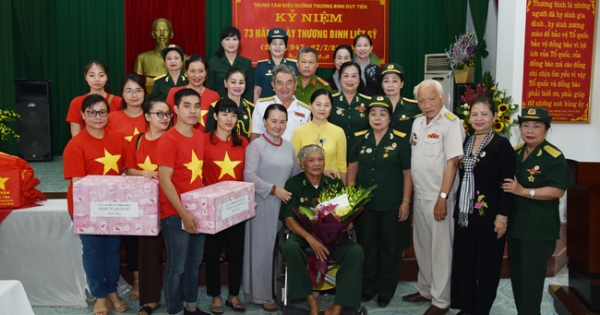 Đoàn Phật tử chùa Quán Sứ thăm và tặng quà tại Trung tâm Điều dưỡng Thương binh Duy Tiên