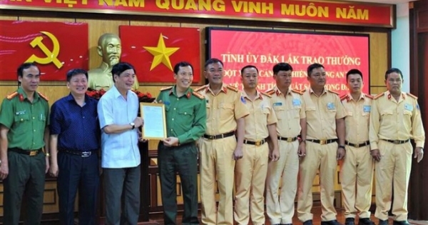 Khen thưởng Công an tỉnh Đắk Lắk bắt vụ vận chuyển 200kg ma túy