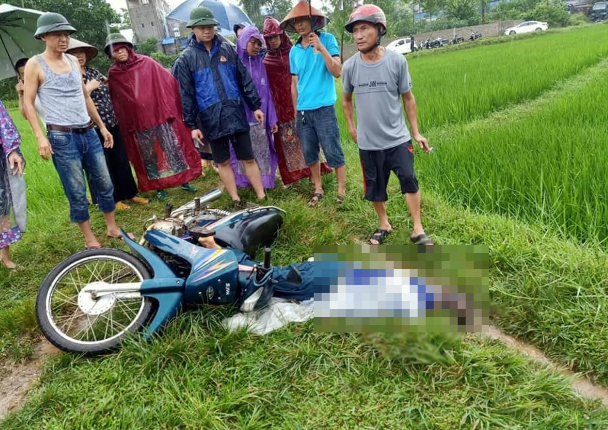 Thái Nguyên: Đi xe máy dưới trời mưa, một người đàn ông bị sét đánh tử vong