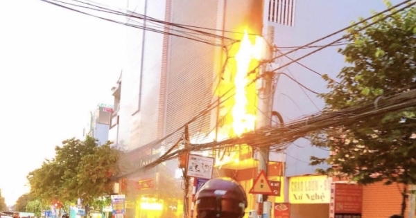 Đồng Nai: Thẩm mỹ viện Anna bất ngờ bốc cháy vì chập điện bảng hiệu quảng cáo