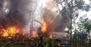 Nhiều binh sĩ nhảy khỏi máy bay của Philippines bốc cháy, ít nhất 45 người thiệt mạng