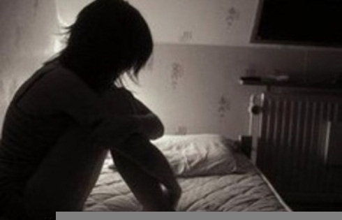 Rúng động: Bố đẻ hiếp con gái ruột 10 tuổi ngay trên giường khi bị vợ từ chối quan hệ