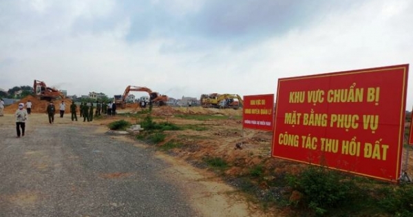 5 hộ dân nhận tiền đền bù thực hiện dự án CCN Đồng Văn trước giờ cưỡng chế