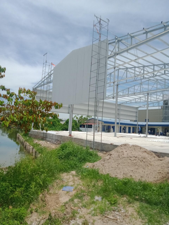 Công trình sai phạm hộ ông Lê Quốc Khiêm đang được “cấp tốc” hoàn thiện khu Nhà xưởng rộng gần 1.000m2