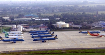 sân bay Nội Bài đóng cửa đường lăn làm sân đỗ, máy bay nằm "đắp chiếu"