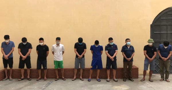 8 tổ công tác đồng loạt bắt 11 đối tượng trong đường dây cá độ bóng đá ở Hà Tĩnh
